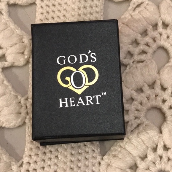 God’s Heart Faux Diamond Necklace - Picture 5 of 6